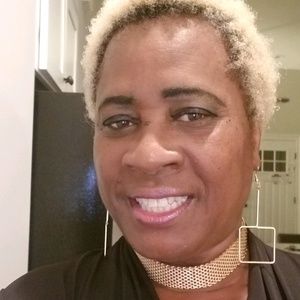 Meet your Posher, Loretta